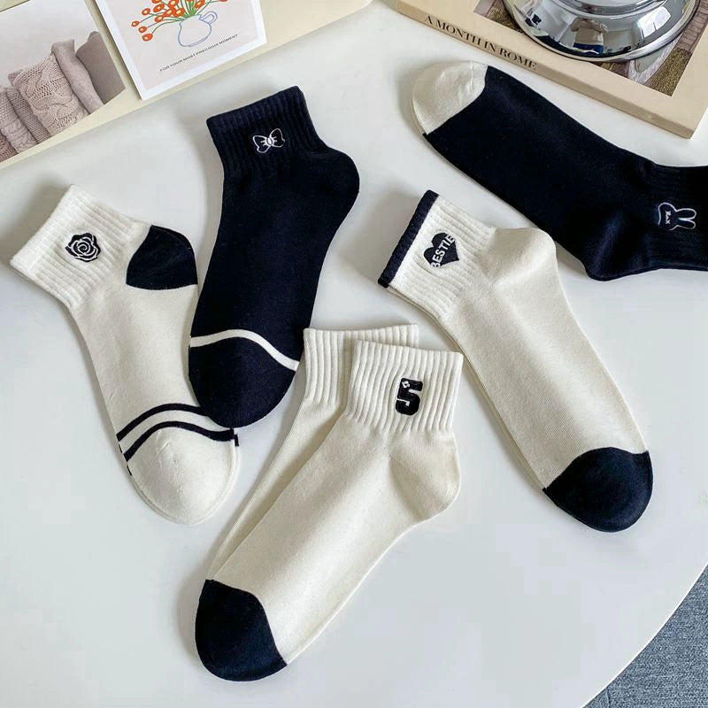 [5 Pairs] Spring and Summer Black and White Classic Style Embroidered White Socks College Style Women's Socks