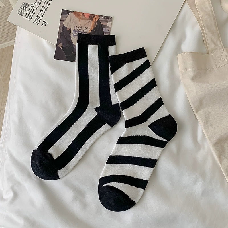 [4 Pairs] Spring and Summer Asymmetric Striped Left and Right Feet Trendy Socks Women