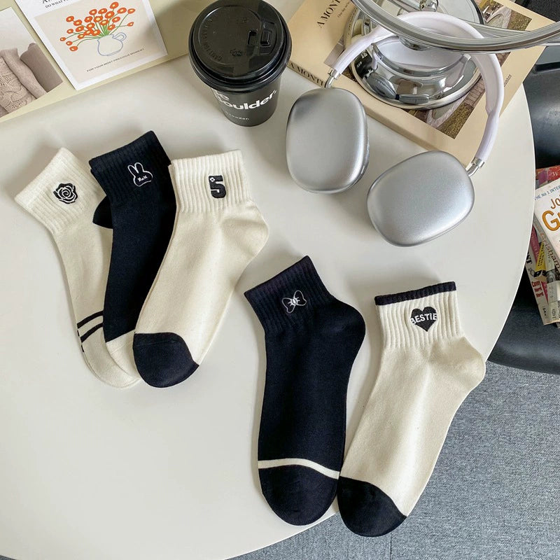 [5 Pairs] Spring and Summer Black and White Classic Style Embroidered White Socks College Style Women's Socks