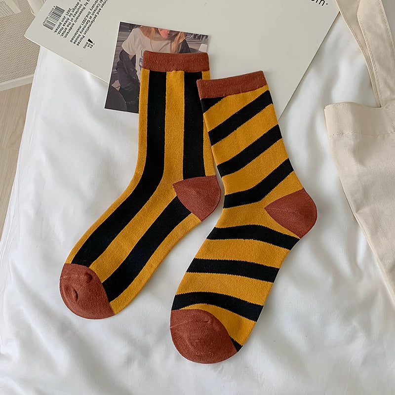 [4 Pairs] Spring and Summer Asymmetric Striped Left and Right Feet Trendy Socks Women