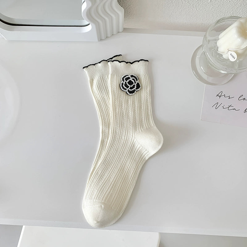 2 Pairs Black and White Ornament Flower Female Middle Tube Socks Lace Spring and Summer Fashion Socks