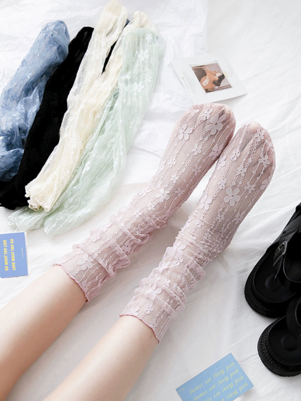 [2 Pairs] Summer Lace Breathable Cool Mesh Curling with Leather Shoes Good Socks