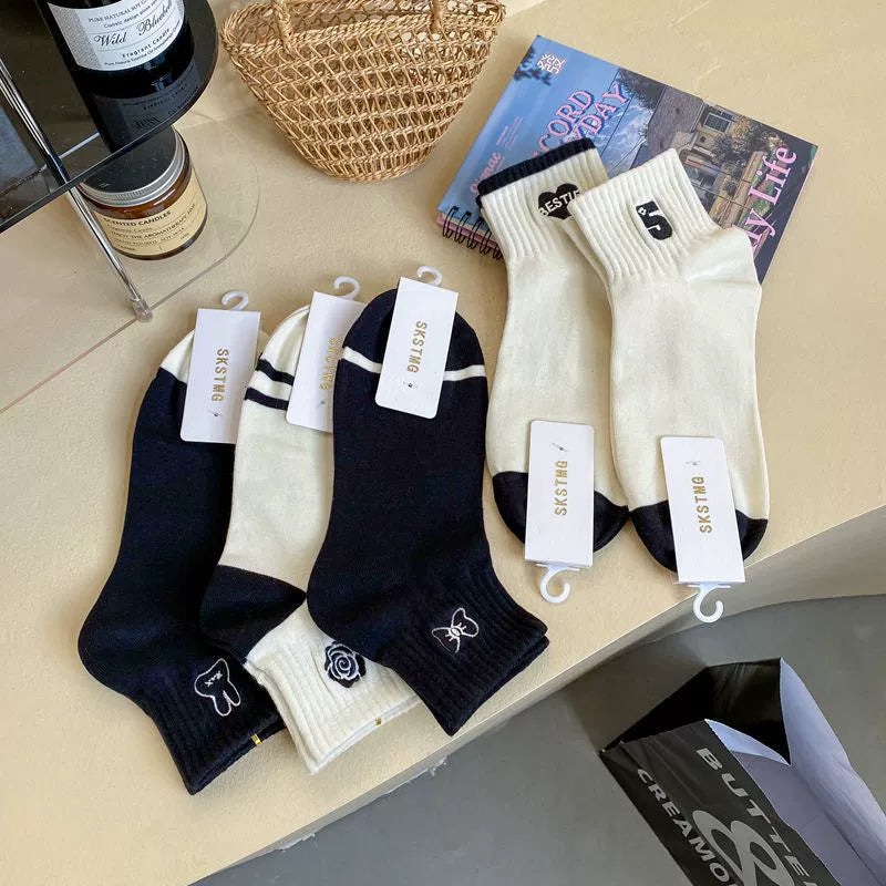 [5 Pairs] Spring and Summer Black and White Classic Style Embroidered White Socks College Style Women's Socks