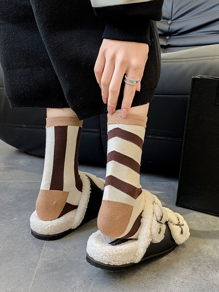 [4 Pairs] Spring and Summer Asymmetric Striped Left and Right Feet Trendy Socks Women