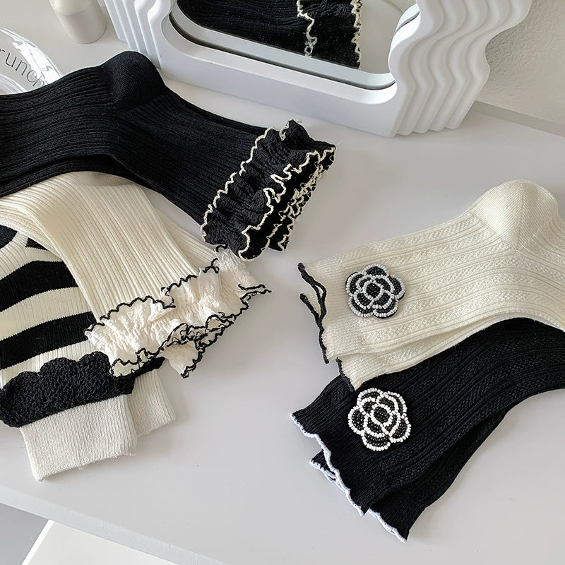 2 Pairs Black and White Ornament Flower Female Middle Tube Socks Lace Spring and Summer Fashion Socks