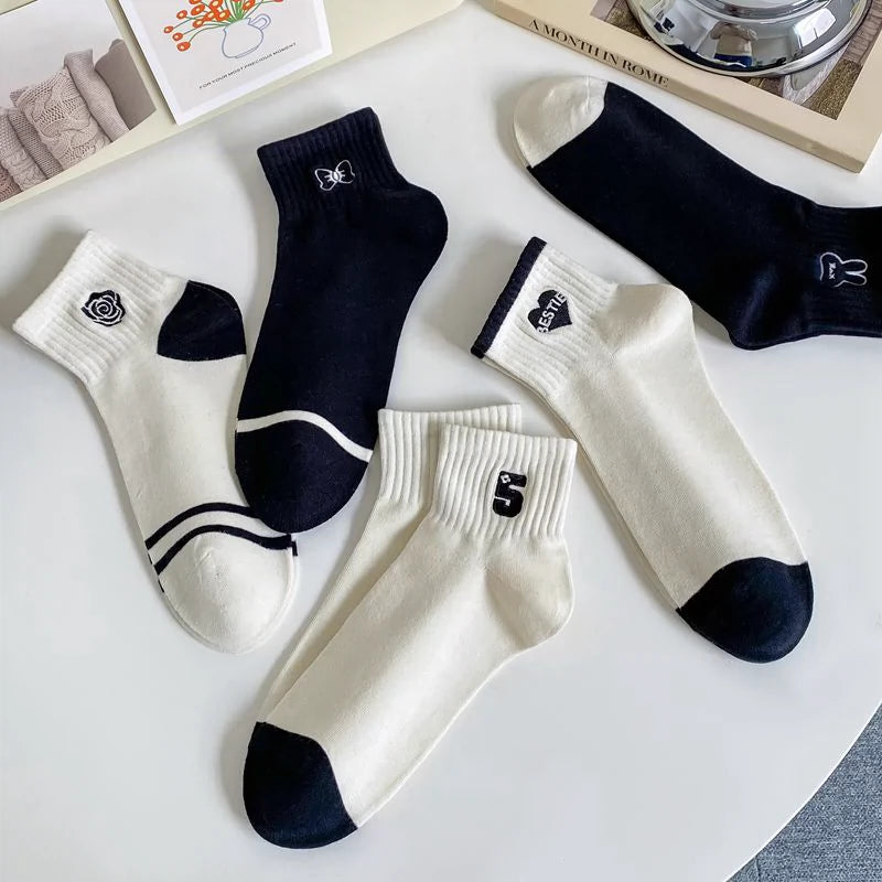 [5 Pairs] Spring and Summer Black and White Classic Style Embroidered White Socks College Style Women's Socks