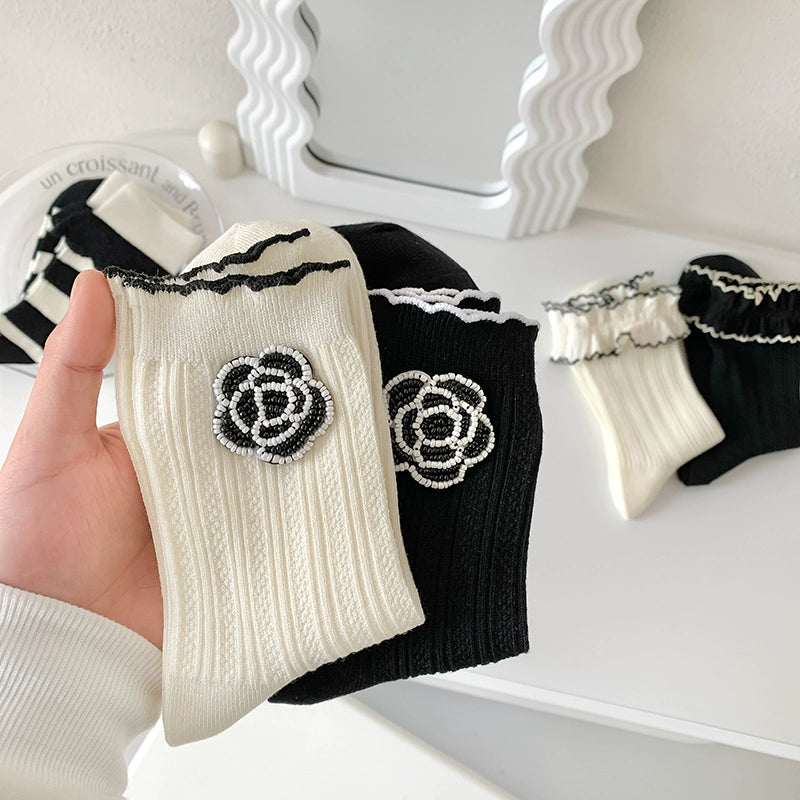 2 Pairs Black and White Ornament Flower Female Middle Tube Socks Lace Spring and Summer Fashion Socks
