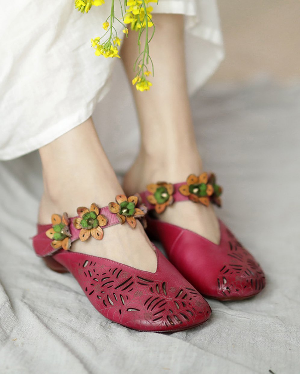 Spring Handmade Flowers Retro Leather Slippers