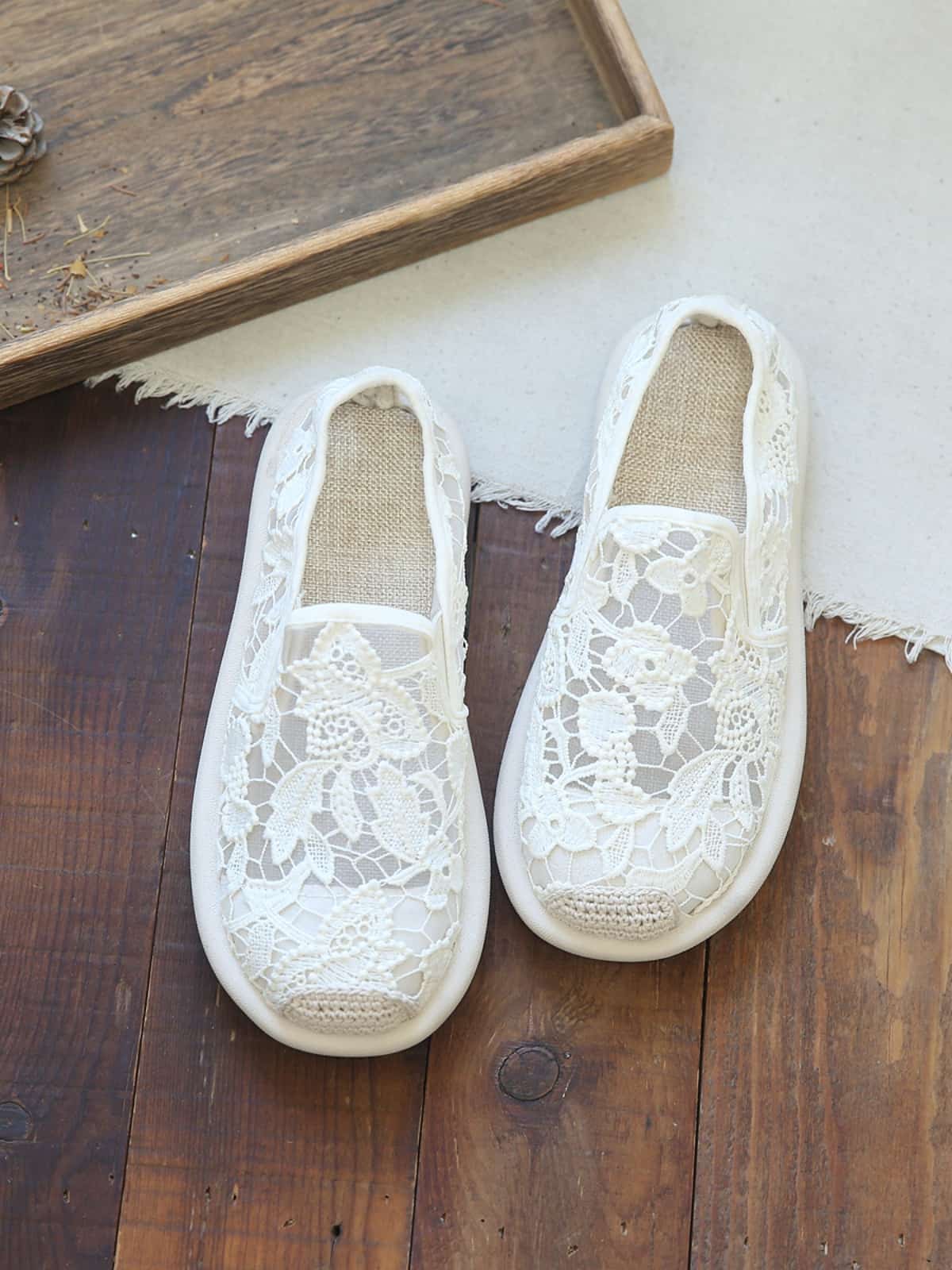Mesh round head shallow mouth flat shoes hand-embroidered cotton and linen breathable foot lazy shoes summer