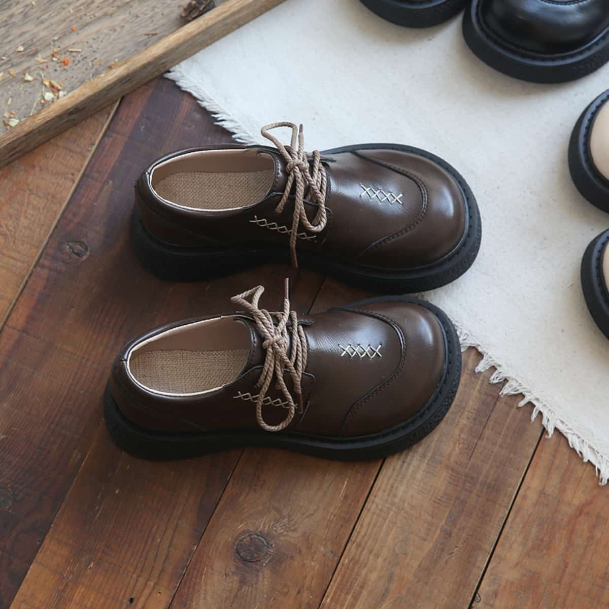 Round head lace-up thick-soled big head shoes increase height, versatile small leather shoes, single shoes for women