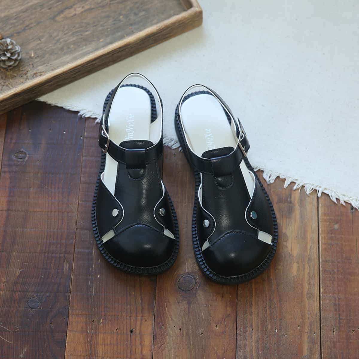 Hollow round head low heel Roman shoes summer new rivet fashion T-button sandals