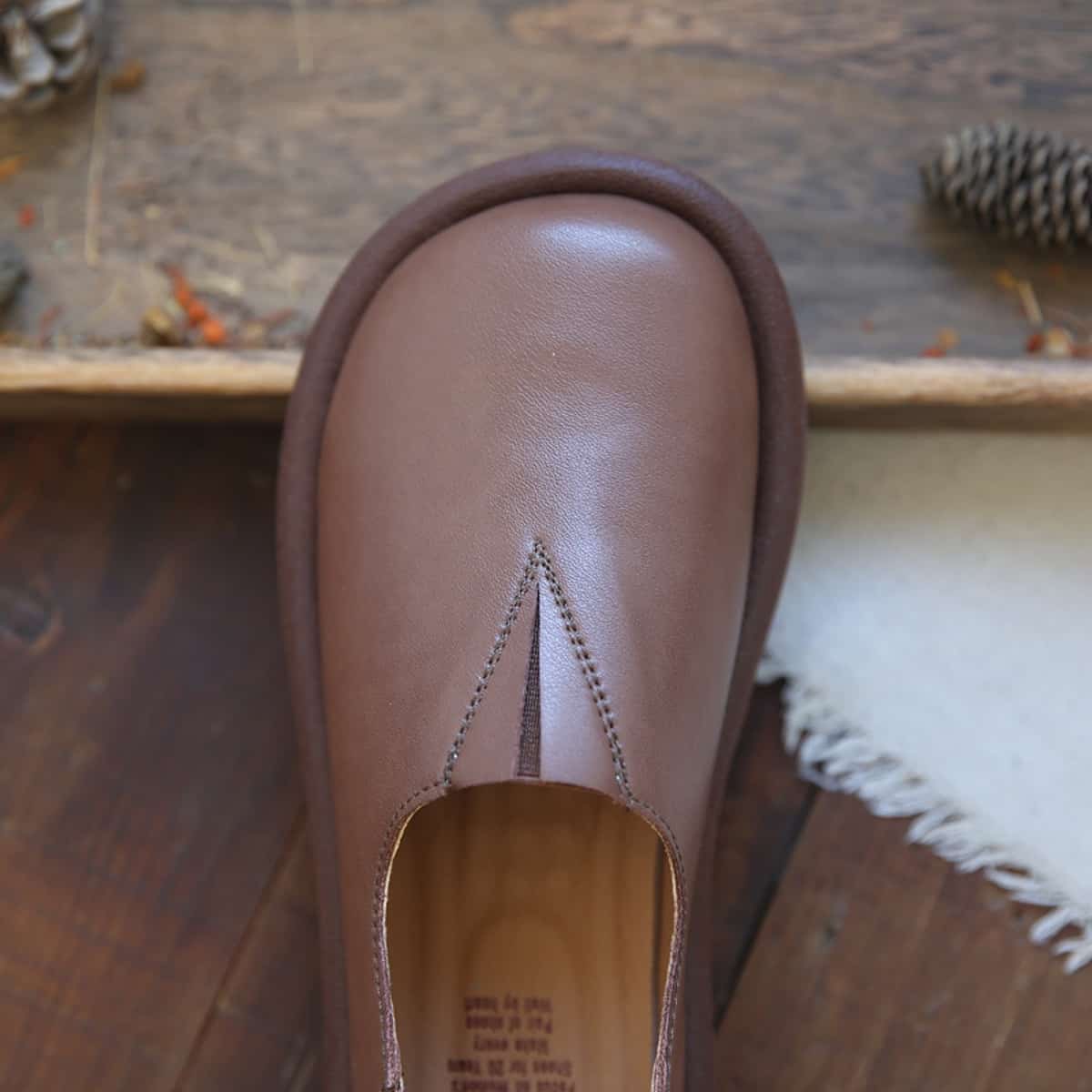 Leather round head flat shoes, one stretch foot, shallow mouth, comfortable soft sole, low heel single shoes summer