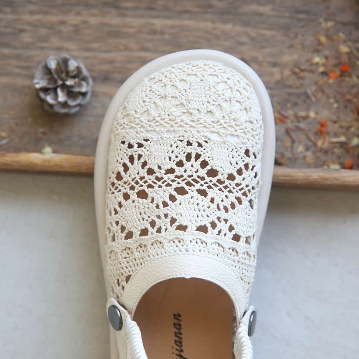 Hollow round head flat bottom big head shoes summer soft bottom fisherman net shoes cool slippers women