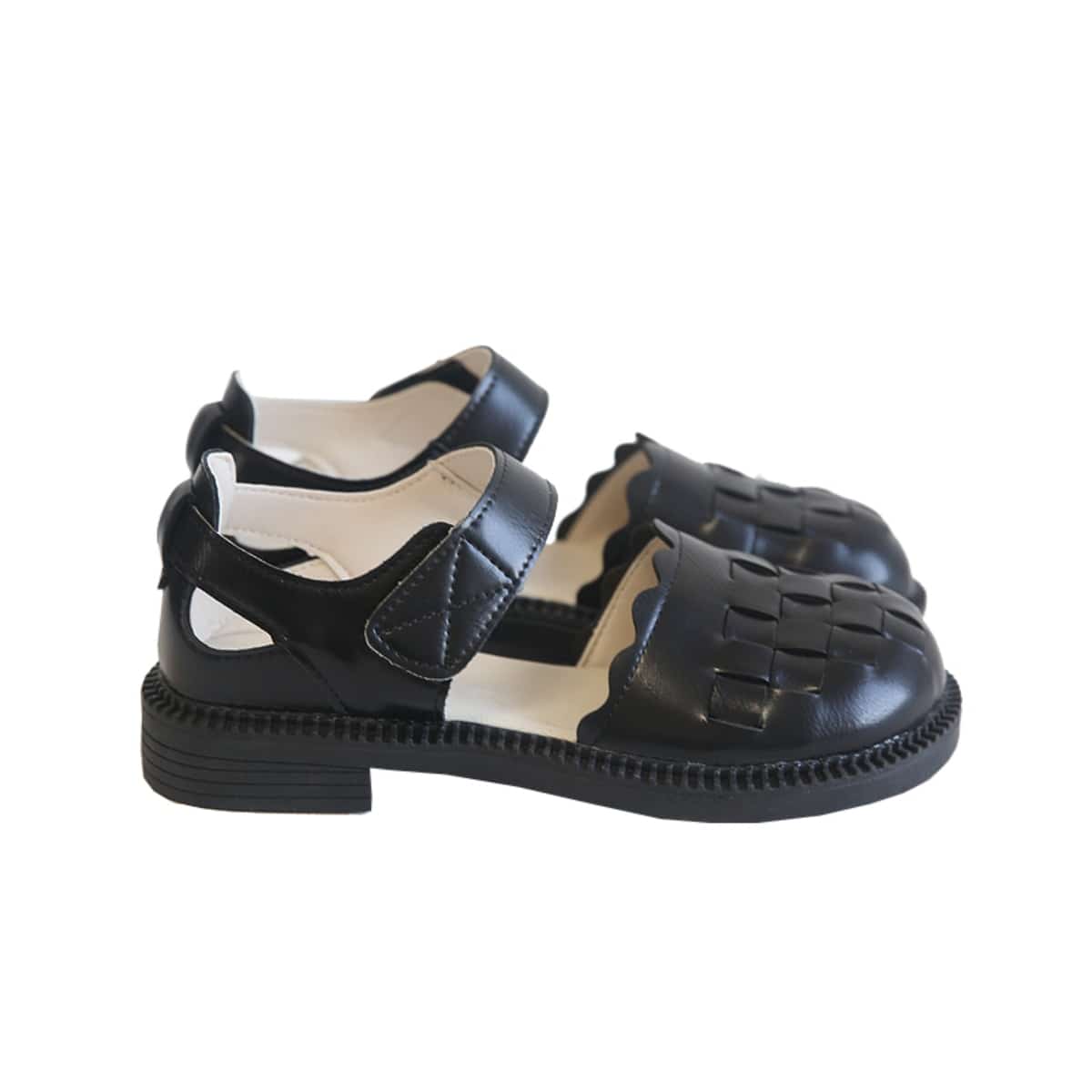 Hollow woven bag head small leather shoes summer word with low heel student beige sandals