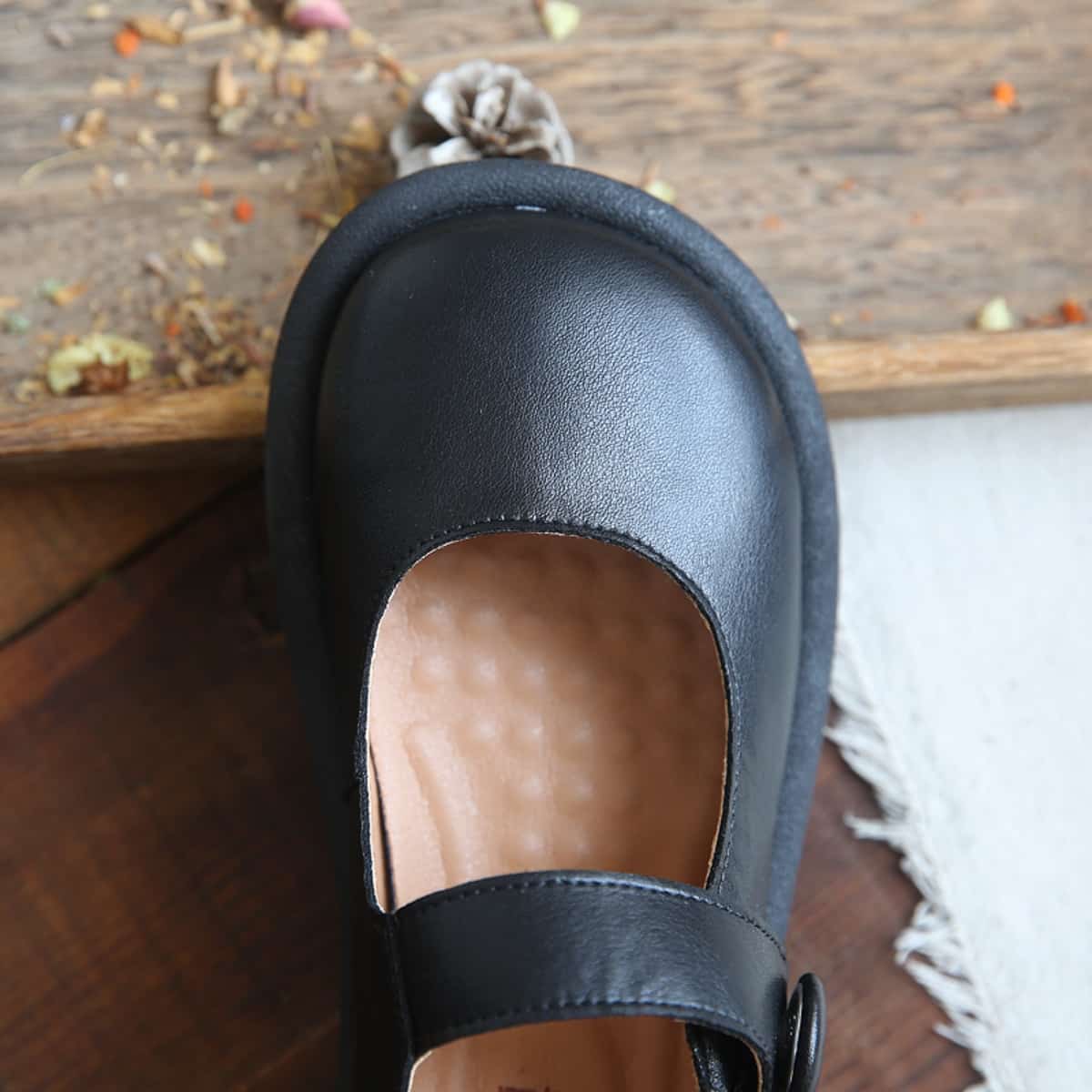 Leather round head shallow mouth flat shoes comfortable soft sole one word with small leather shoes sandals women