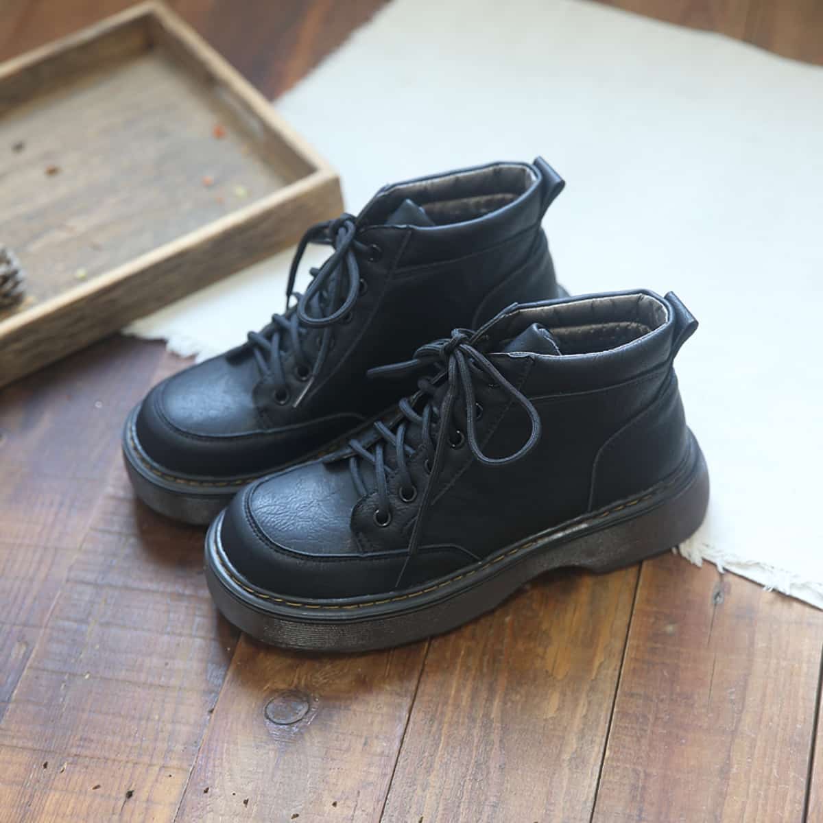 Round head lace-up platform locomotive Martin boots autumn and winter black handsome versatile short boots