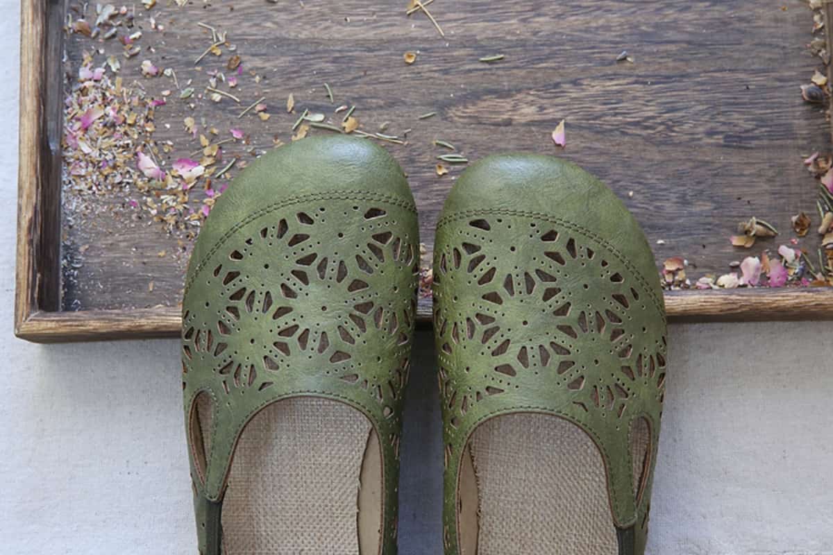 Hollow petal round head flat shoes summer cotton and linen comfortable shallow mouth single shoes women