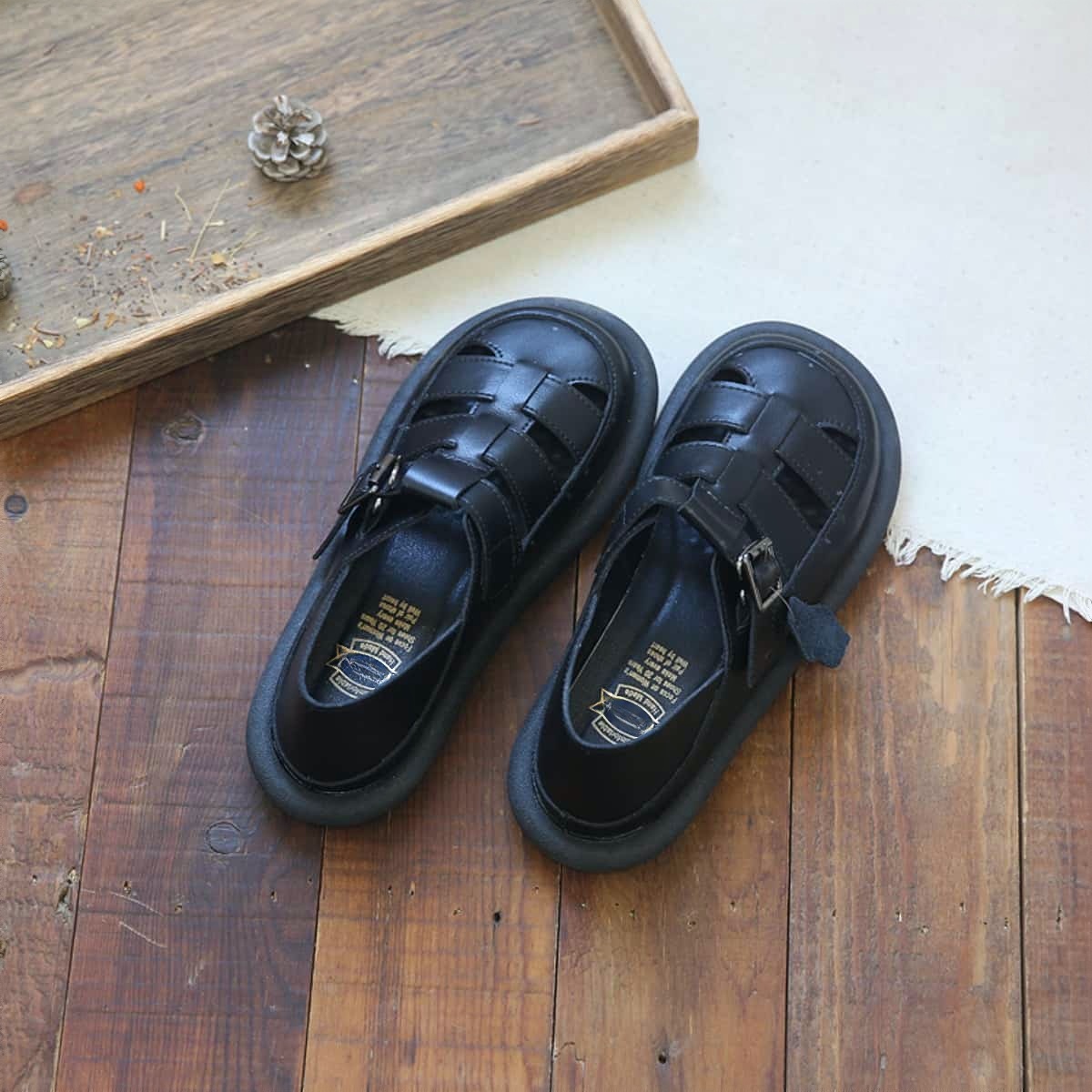 Hollow leather round head flat-soled big head shoes, soft-soled Roman sandals for summer wear