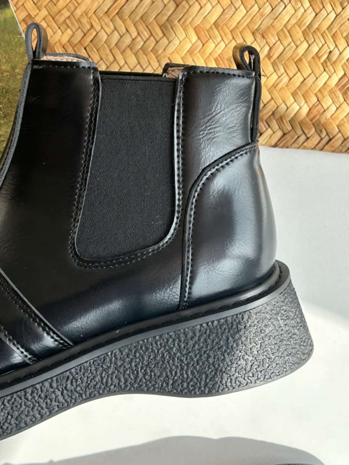 Round head thick sole big head shoes winter velvet black medium heel small leather shoes short boots