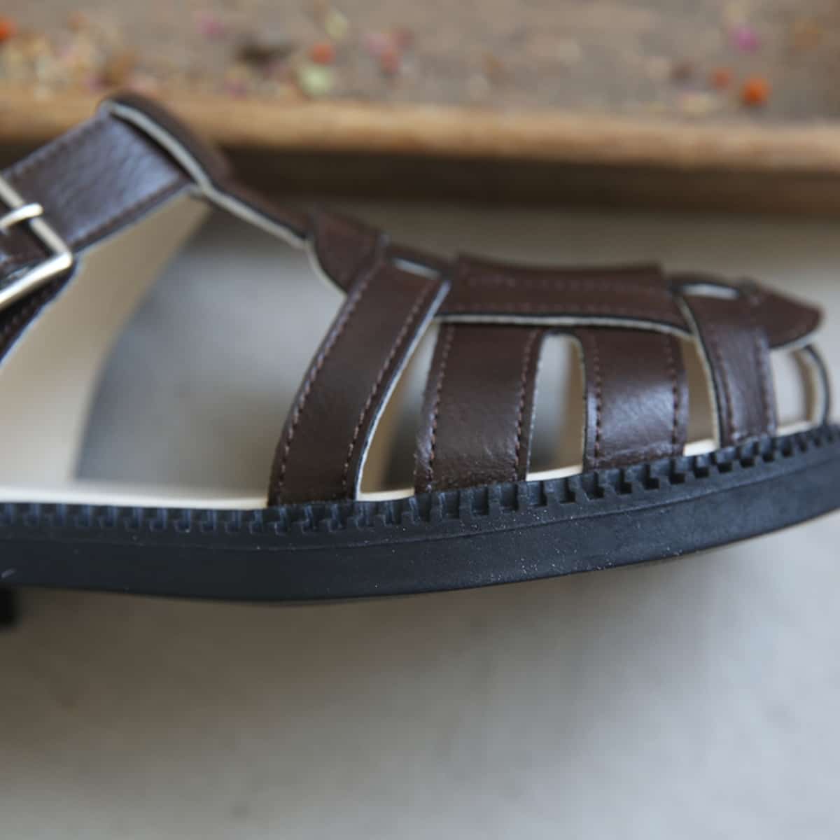 Hollow glossy bag head flat-soled big head shoes summer middle heel French Roman sandals