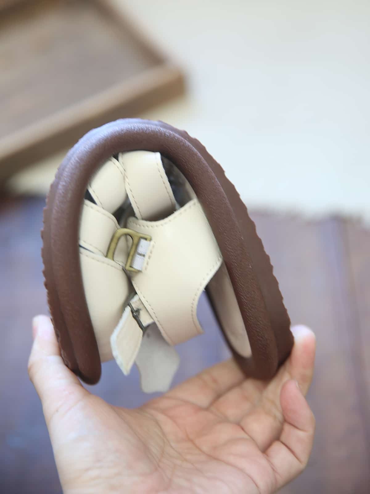 Leather hollow bag head flat shoes new soft sole breathable outside wear woven Roman sandals summer