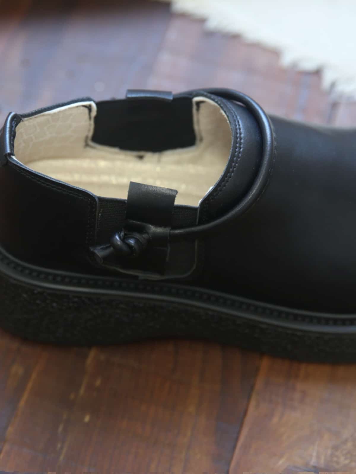 Round head thick-soled big head shoes, stretch your feet in early autumn, elastic mouth, versatile black small leather shoes