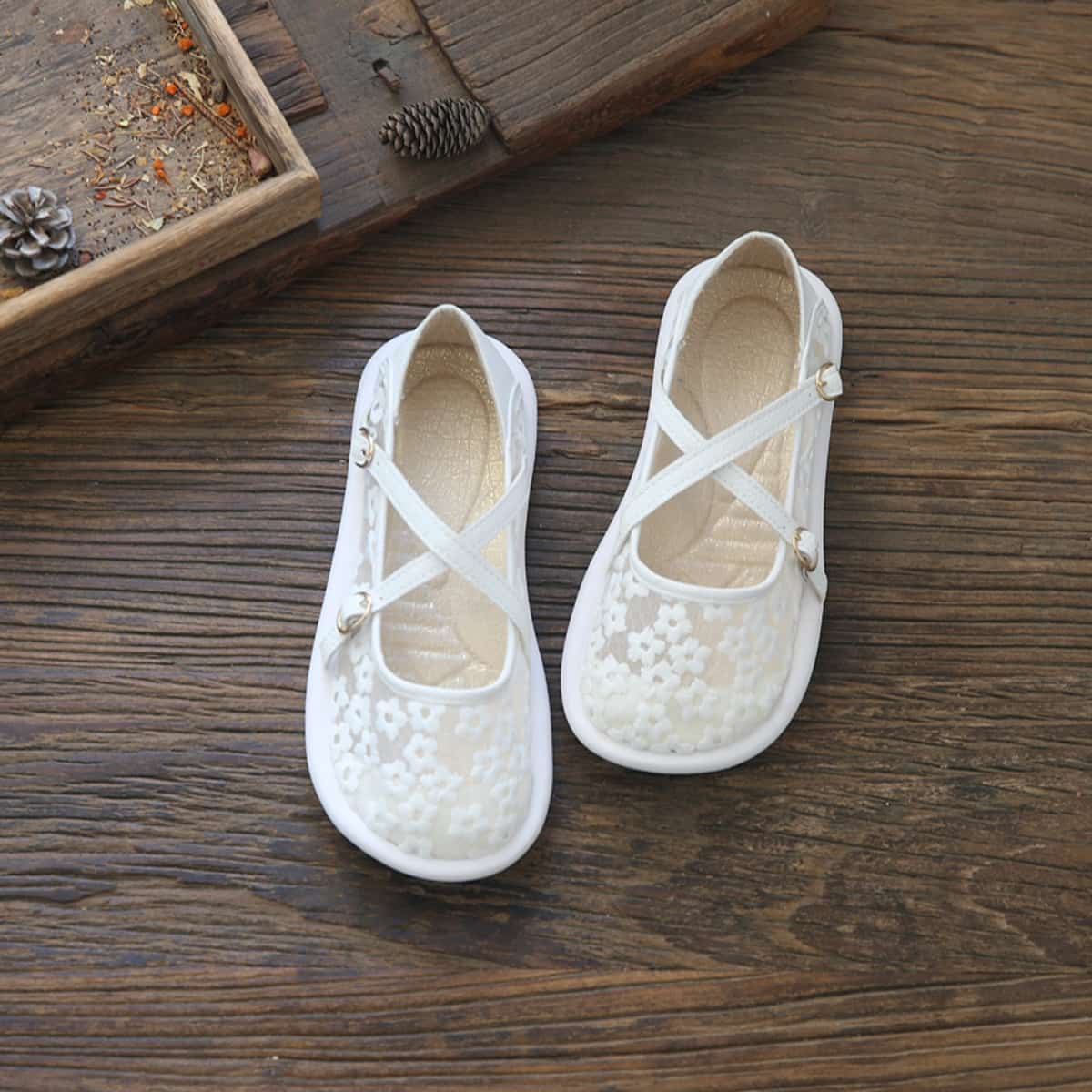 Daisy mesh round head shallow mouth flats summer cross buckle Roman sandals