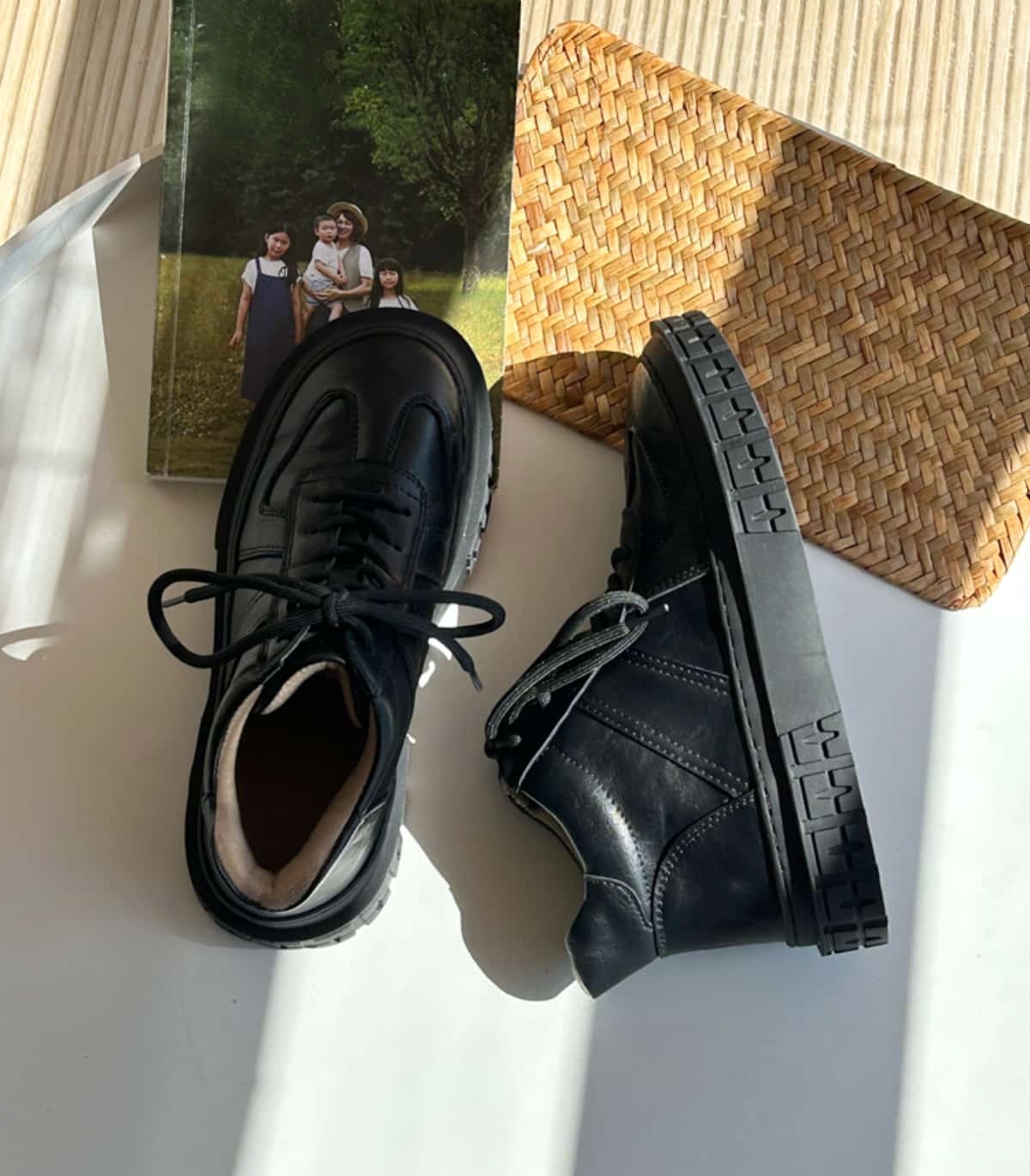 Round head lace-up flat bottom Martin boots autumn and winter handsome black medium heel short boots women