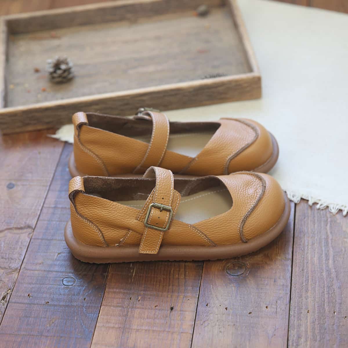 Leather hollow bag head shallow mouth flat shoes, summer wear soft sole with sandals