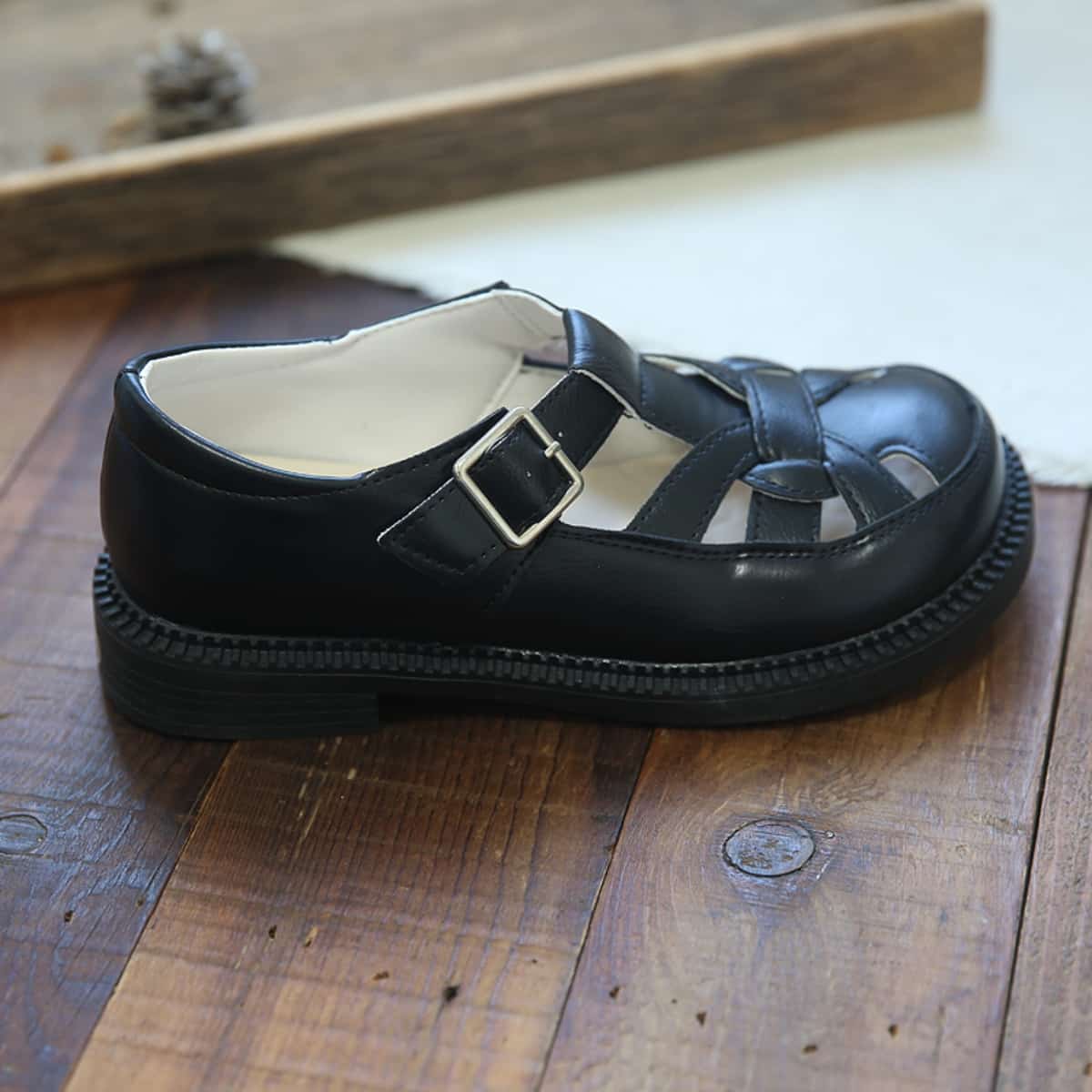 Hollow woven bag head Roman sandals summer T-button low heel breathable small leather shoes