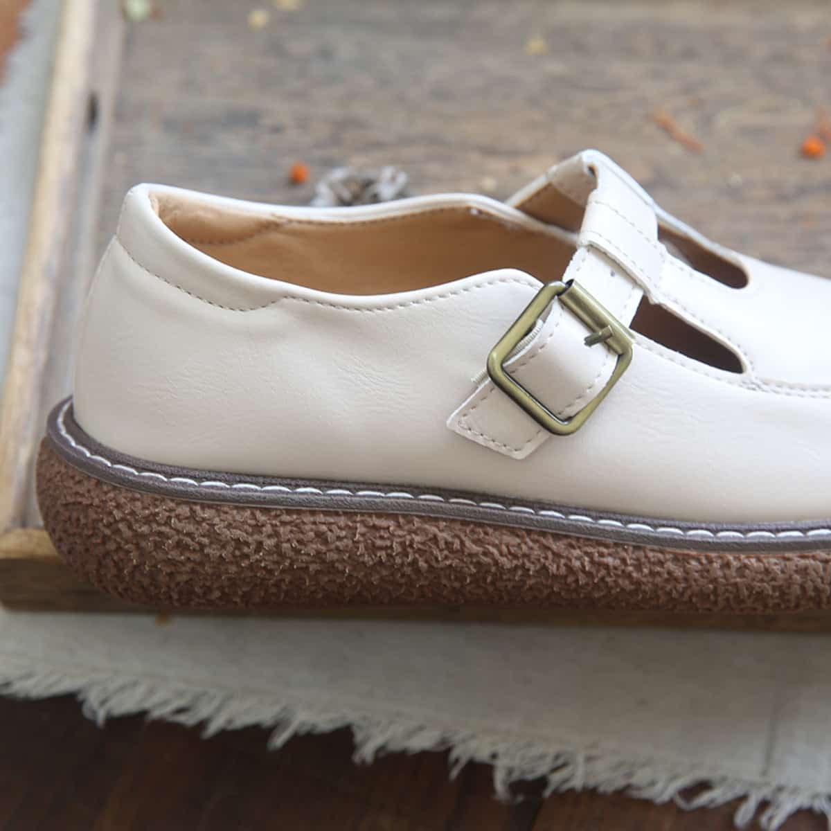 Hollow round head thick sole big head shoes summer word with middle heel versatile single shoes small leather shoes