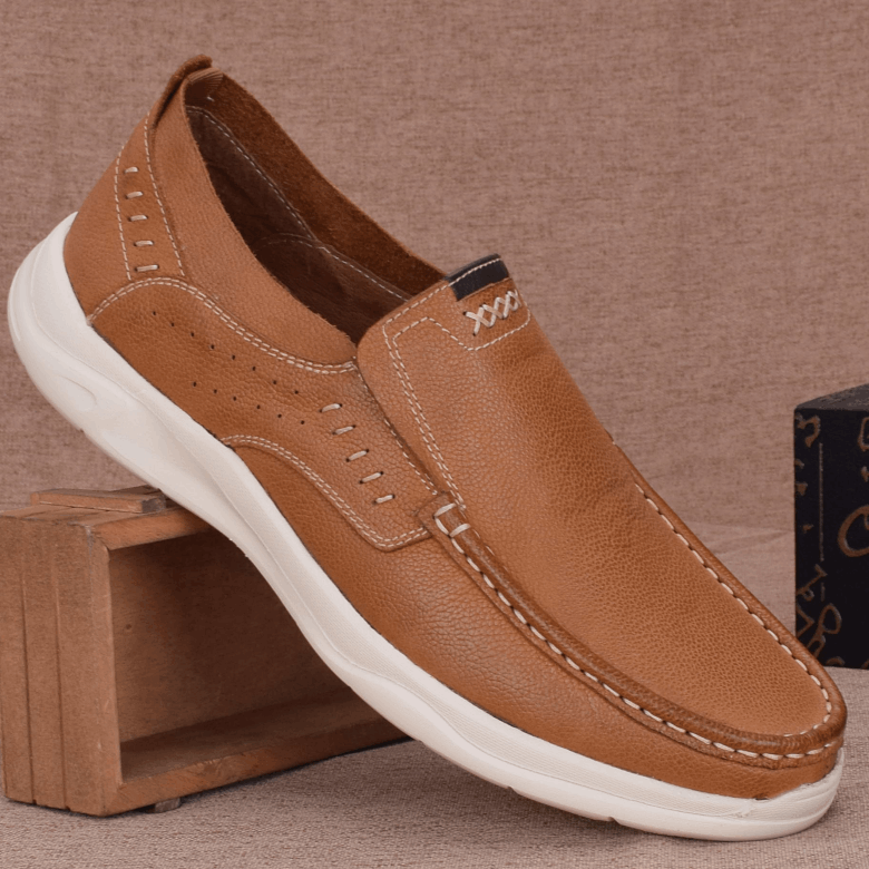 Men's leather shoes breathable soft sole shock absorption outdoor casual shoes trendy and comfortable first layer cowhide