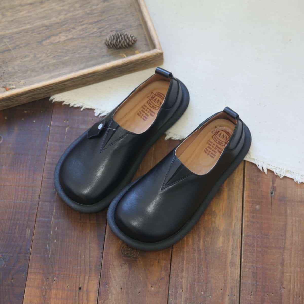 Leather round head flat shoes, one stretch foot, shallow mouth, comfortable soft sole, low heel single shoes summer