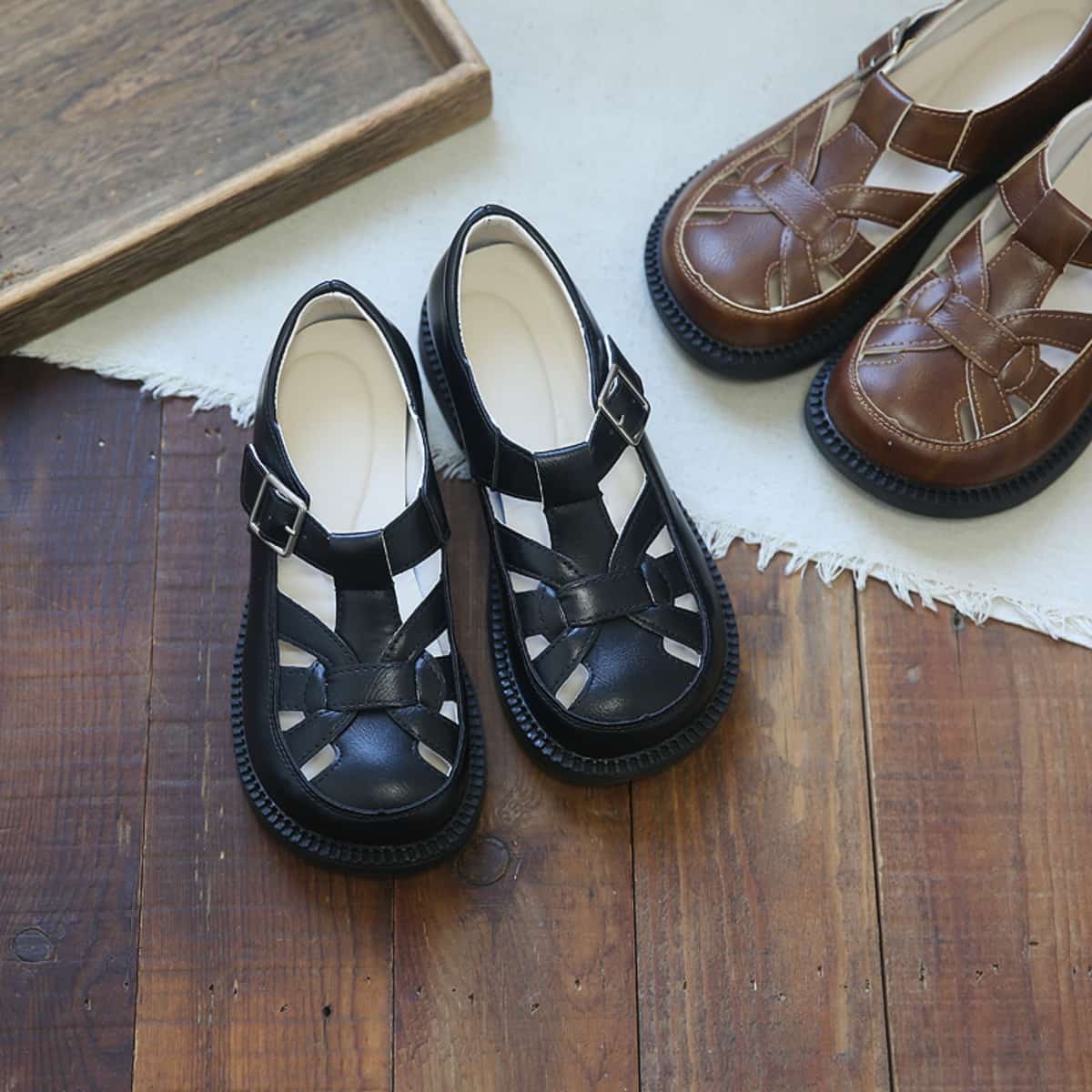 Hollow woven bag head Roman sandals summer T-button low heel breathable small leather shoes