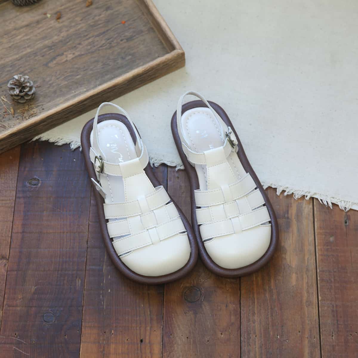 Leather hollow bag head flat shoes new soft sole breathable outside wear woven Roman sandals summer