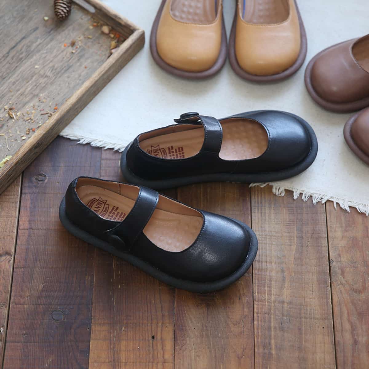Leather round head shallow mouth flat shoes comfortable soft sole one word with small leather shoes sandals women