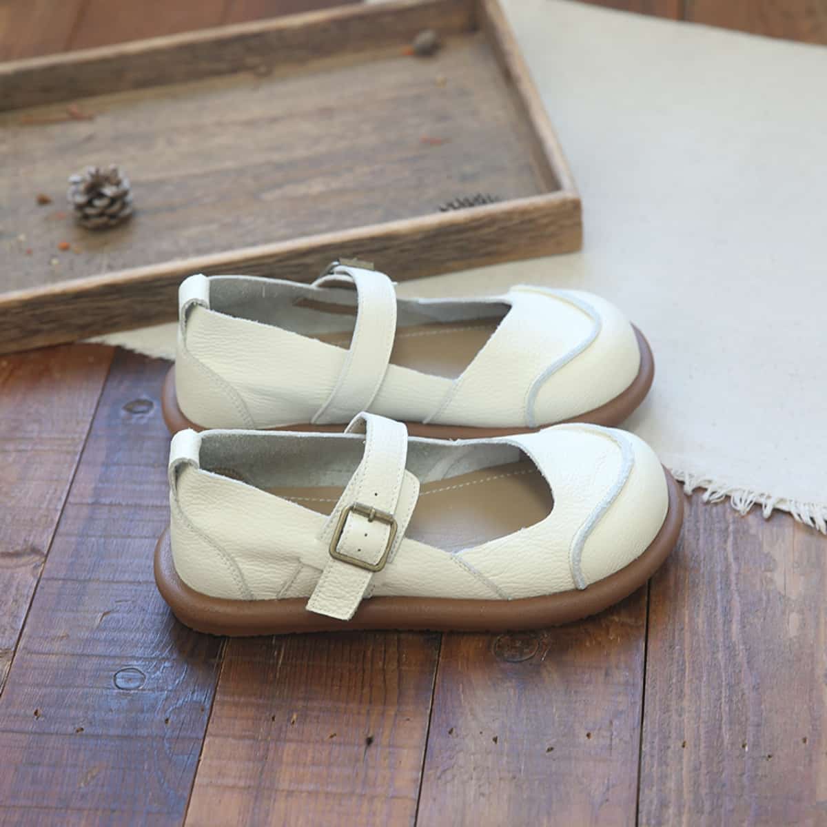 Leather hollow bag head shallow mouth flat shoes, summer wear soft sole with sandals