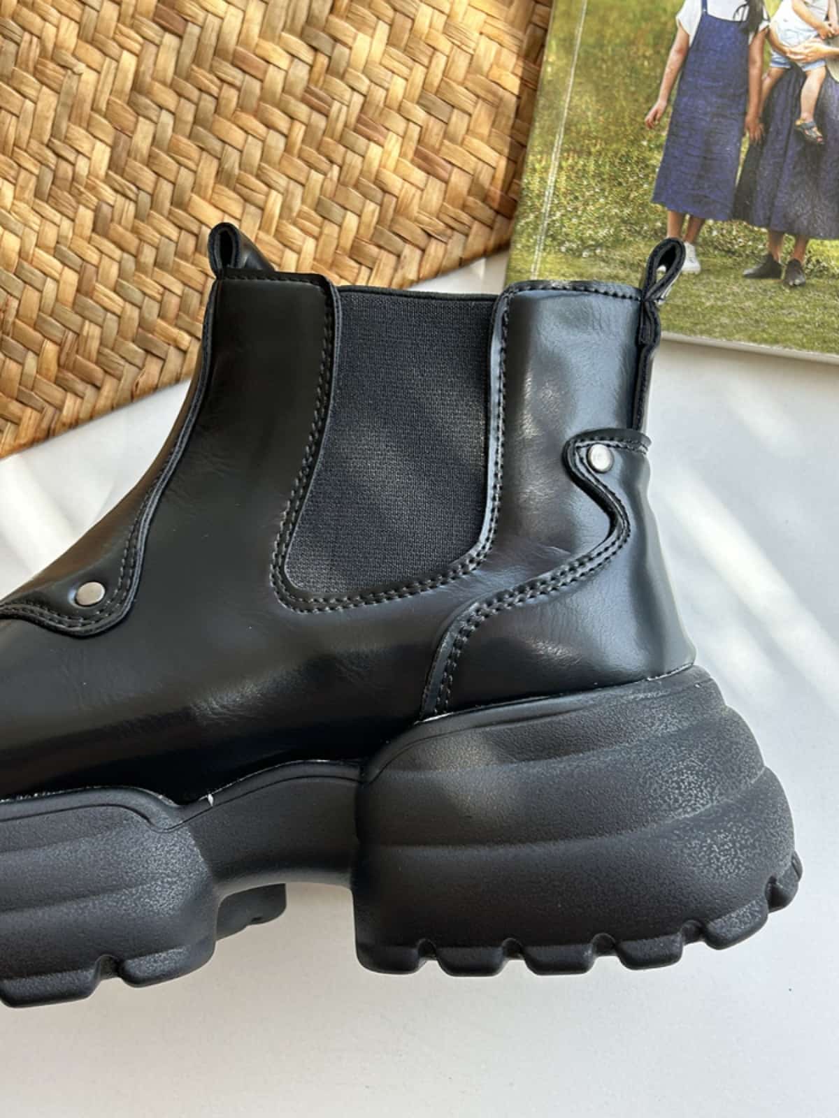 Round head platform  boots women's new rivet fashion thick heel black short boots