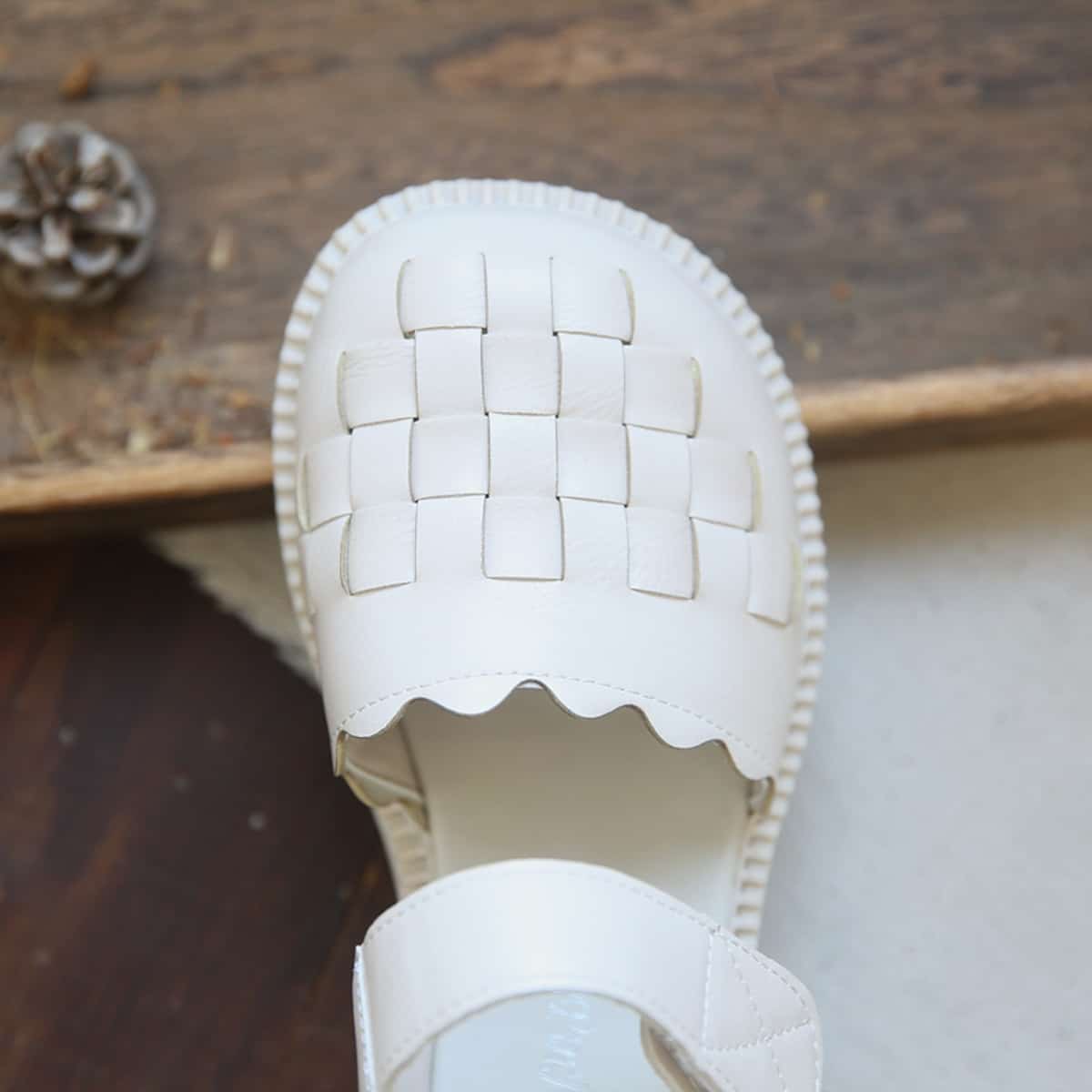 Hollow woven bag head small leather shoes summer word with low heel student beige sandals