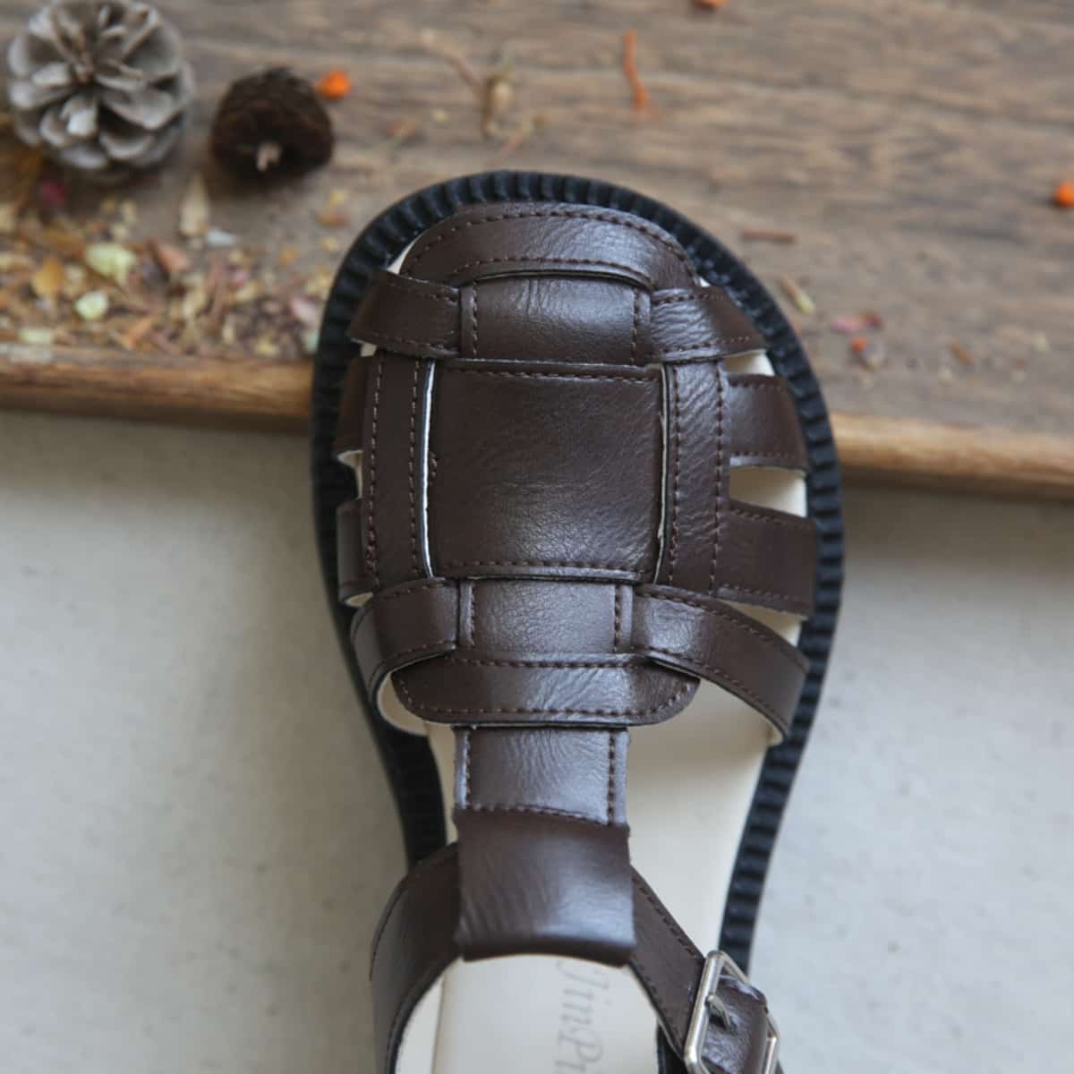 Hollow glossy bag head flat-soled big head shoes summer middle heel French Roman sandals