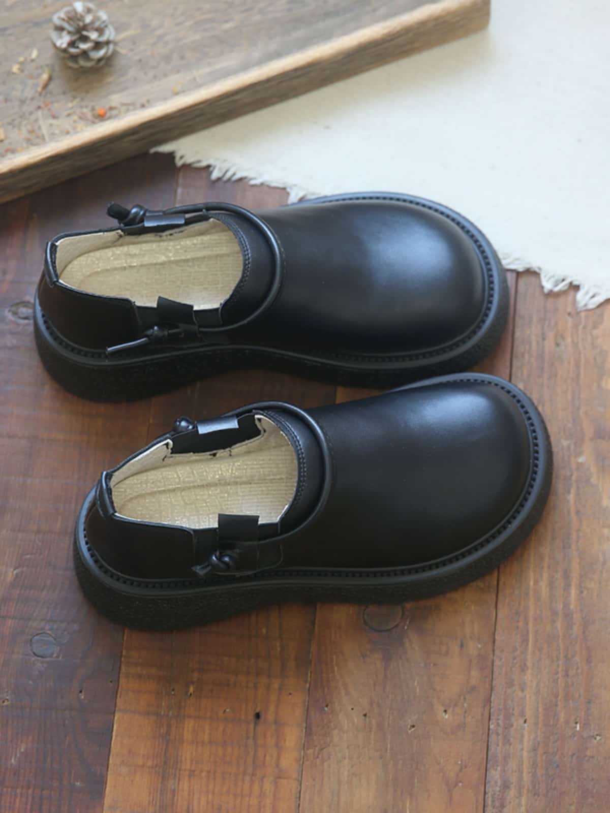 Round head thick-soled big head shoes, stretch your feet in early autumn, elastic mouth, versatile black small leather shoes
