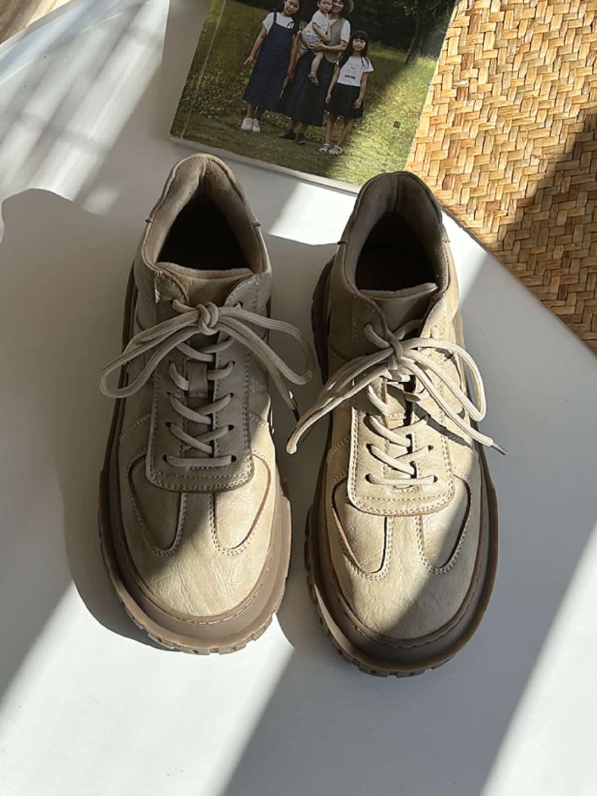 Round head lace-up flat bottom Martin boots autumn and winter handsome black medium heel short boots women