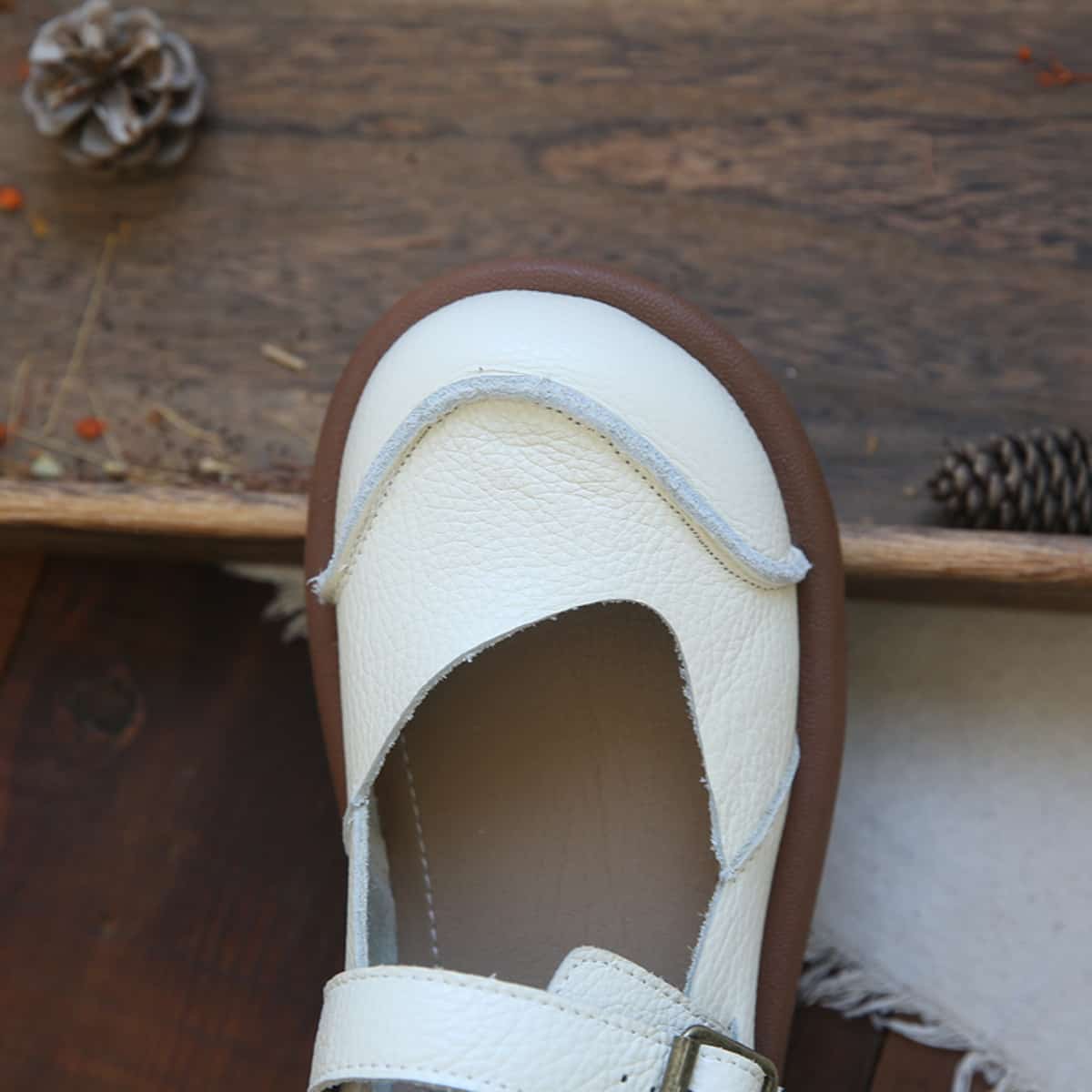 Leather hollow bag head shallow mouth flat shoes, summer wear soft sole with sandals