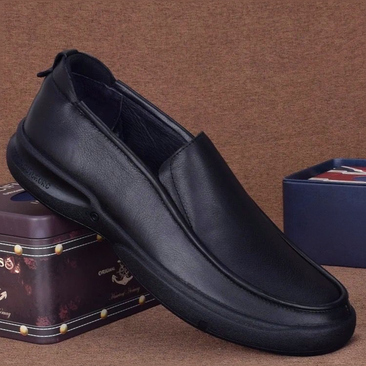 Casual leather shoes men's soft skin wide head large size first layer cowhide soft bottom breathable leather men's business
