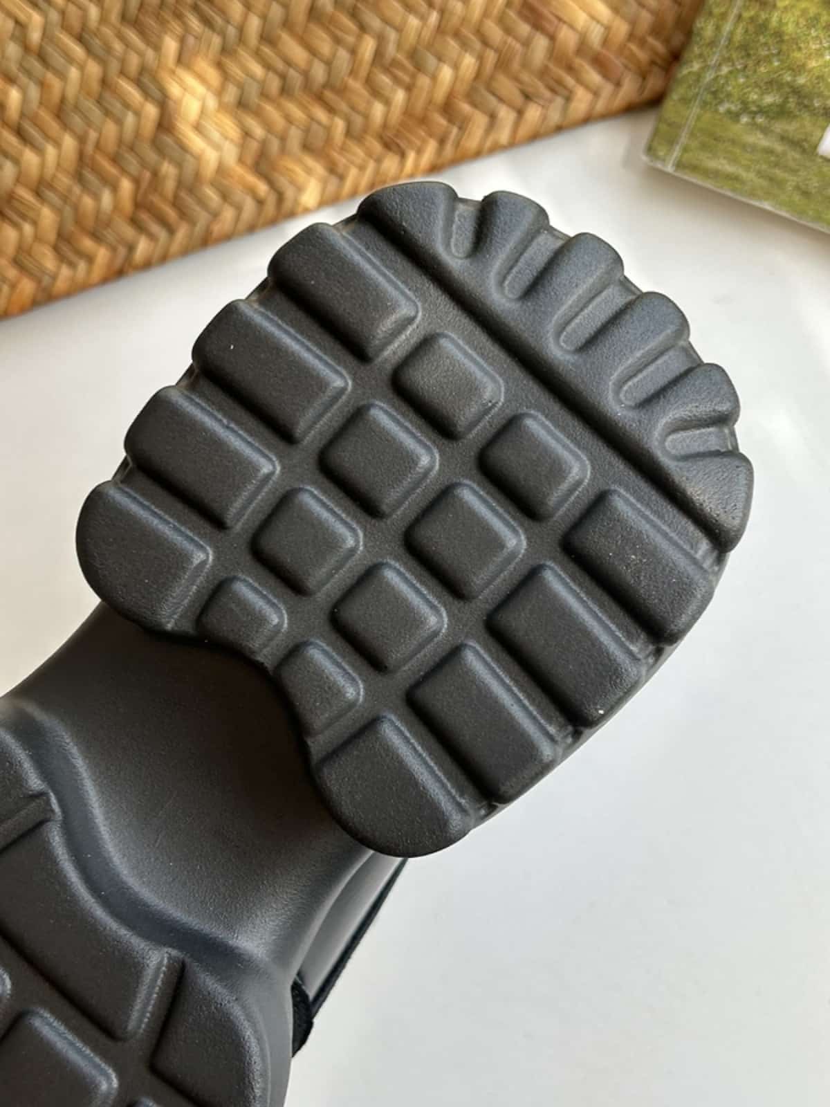 Round head lace-up thick-soled Martin boots autumn new thick heel fashion handsome locomotive boots women