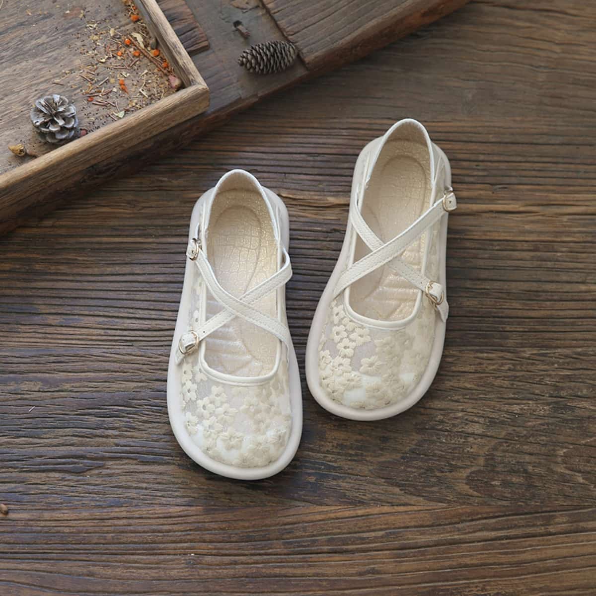 Daisy mesh round head shallow mouth flats summer cross buckle Roman sandals