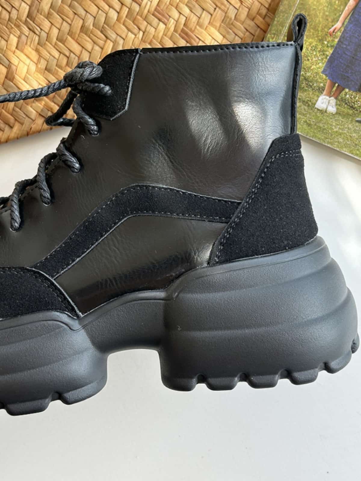 Round head lace-up thick-soled Martin boots autumn new thick heel fashion handsome locomotive boots women