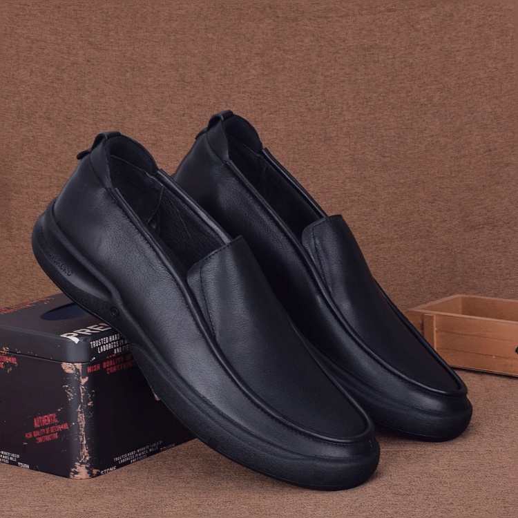 Casual leather shoes men's soft skin wide head large size first layer cowhide soft bottom breathable leather men's business