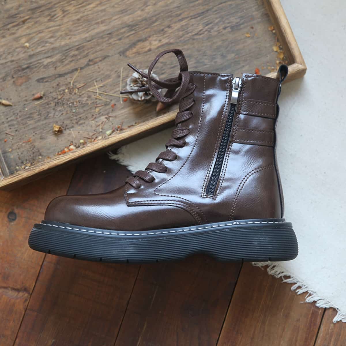 Round head lace-up thick-soled locomotive Martin boots women's autumn and winter velvet belt buckle black medium boots