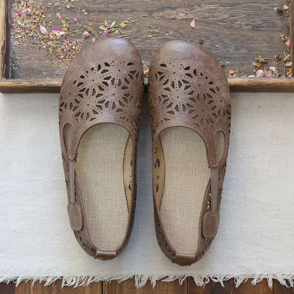 Hollow petal round head flat shoes summer cotton and linen comfortable shallow mouth single shoes women